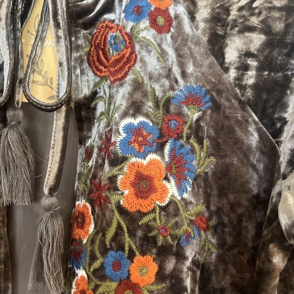 Andree By Unit Gray Crushed Velvet Embroidered Kimono Cardigan Sz S Hood Tie NEW - Picture 2 of 10